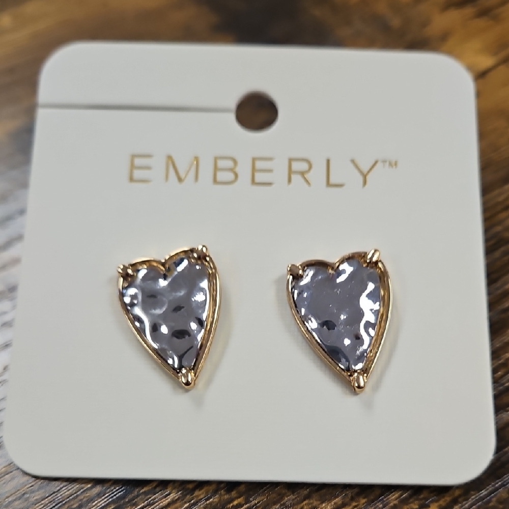 Emberly Gold-Edged Lavender Heart Stud Earrings